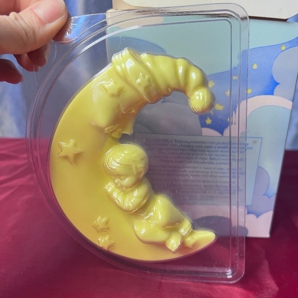 Avon - Vintage Moon Rockabye Baby Pomander - Picture 2 of 5